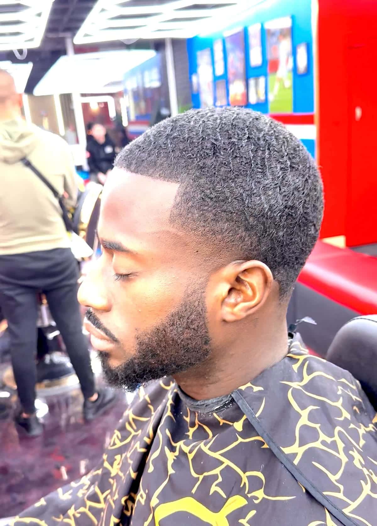 Taper fade blended into a full sculpted beard — taper y barba esculpida